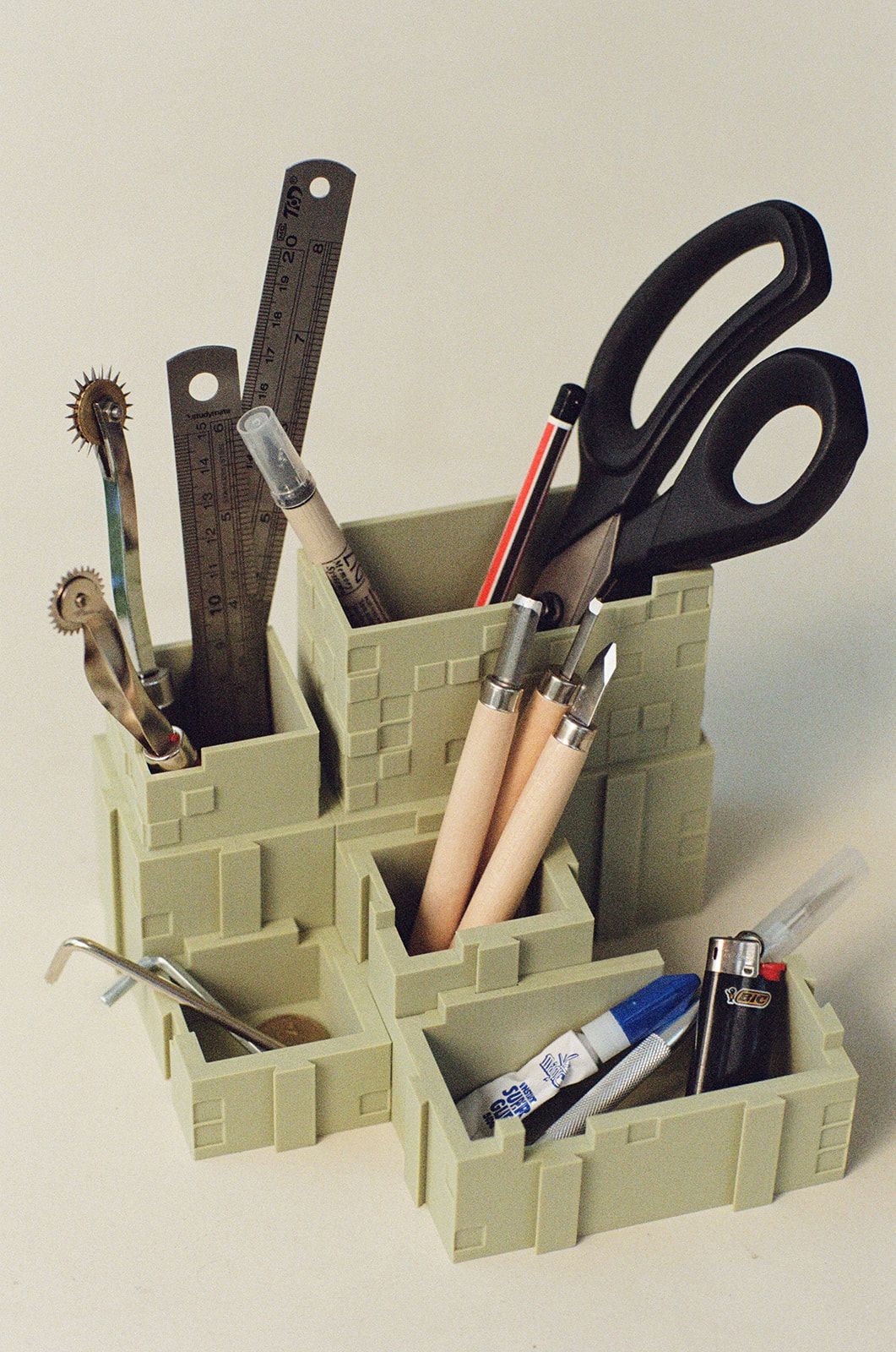 Organiser modules holding scissors, rulers and pens