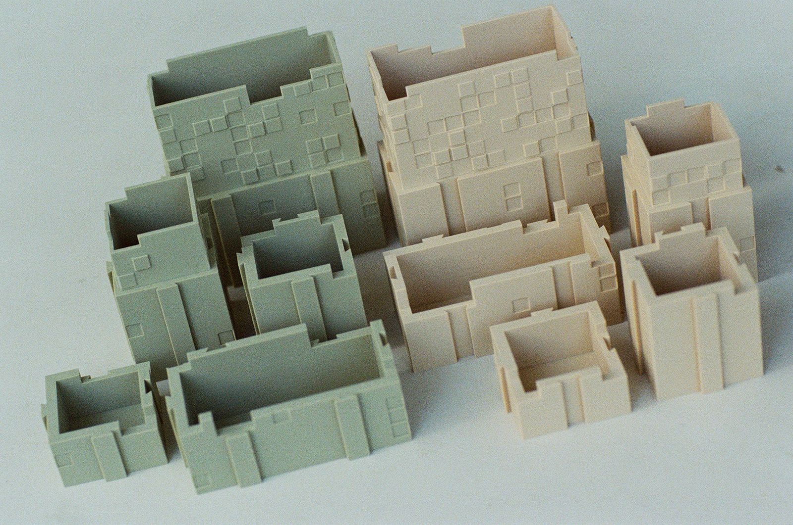 Sage organiser set on white